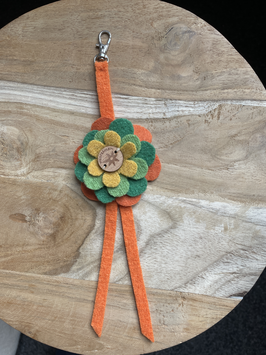 Walkblume HappyColour  klein Modell Hänger mit Karabiner Farbe 14