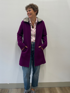 Walkmantel Fellhorn Light mit Kapuze Beere