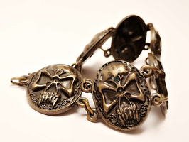 Armband nordischer Totenkopf