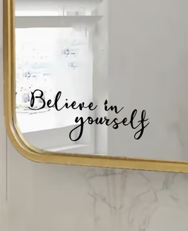 Spiegelsticker „Believe in Yourself“ – selbstklebender Motivationsspruch, moderne Dekoration für Bad, Flur oder Schlafzimmer.