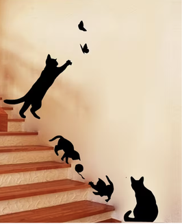 Wandsticker „Spielende Katzen“ – selbstklebende Wandfolie für Wohnzimmer, Kinderzimmer & Büro. Lustige Katzen-Deko, einfach anzubringen.