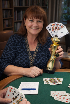 Kartenspiel Pokale in Gold mit Emblem 1 - 2 - 3