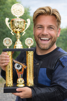 Schützen Pokal Wanderpokal Vereinsmeister Säulenpokal Gewehr oder Pistole