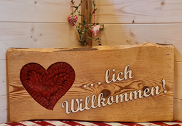 Unikat! Altholzbrett "...lich Willkommen!" mit rotem Herz aus Epoxidharz groß