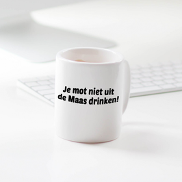 Mok; je mot niet uit de Maas drinken