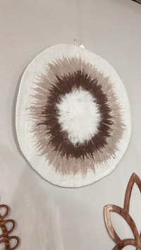 Muurdecoratie vilten cirkel