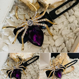 " Fantastic Rhinestone Spider "  10 lila