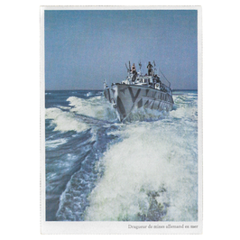 Dragueur de mines allemand en mer