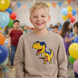 INT-240-436 Sudadera Dino rockero crema