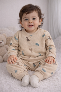 Conjunto beige con dinosaurios baby