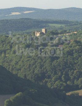Brancion chateau eglise colline