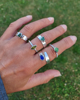 Seeglas Ringe von Rügen – Handgeschmiedet und nachhaltig aus recyceltem 935 Sterling Silber