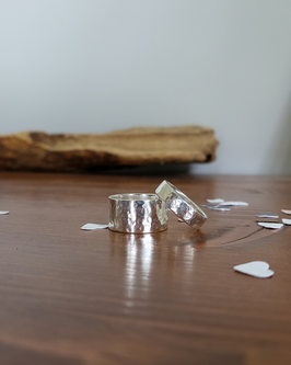 Partner-Ringe aus recyceltem Silber – Zarter & kraftvoller Bandring für Paare