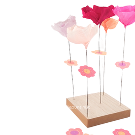 CENTROTAVOLA DI FIORI IN CARTA SU BASE IN LEGNO