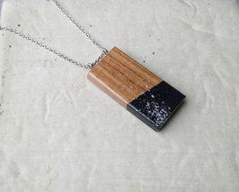 Pendentif minimaliste rectangle en bois (noyer péruvien), corde ou chaîne à votre choix