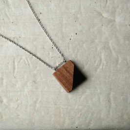 Pendentif minimaliste carré en noyer péruvien, corde ou chaîne à votre choix