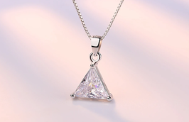 Collier Pendentif Triangle