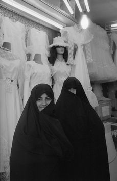 Christine Spengler. Iran, 1979. Bazar.