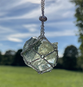 Andara "Vibes of Gaia" im silbernen Netz