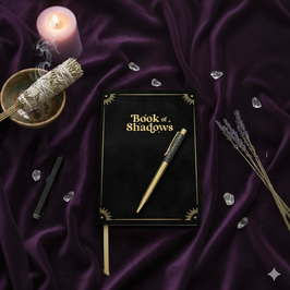 Book of Shadows mit Obsidian Kristall Kugelschreiber - Buch der Schatten mit schwarzem Samtcover A5 liniert mit goldfarbenen Elementen