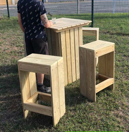 MANGE-DEBOUT & TABOURET BODEGA