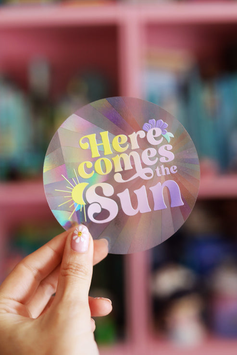 SHOP MAGIQUE - Sticker suncatcher "Here Comes The Sun"