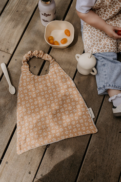 MON PETIT LEON - Grand Bavoir doublé en gaze branchage Camel