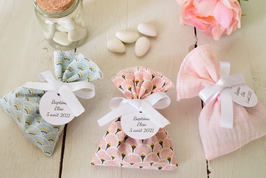 Sachets dragées baptême communion pastel double gaze avec étiquettes personnalisées