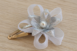 Barrette clic-clac fleur organza blanc et argenté