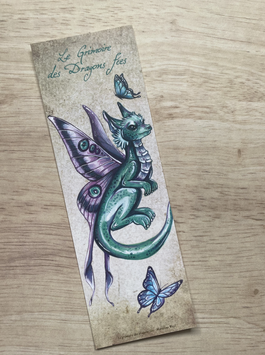 marque page "le grimoire des dragons fées" dragon bleu papillon