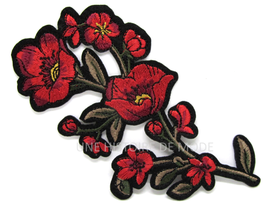 Grand patch thermocollant fleur rouge avec feuilles à coudre ou repasser 160 x 95 mm - P7