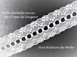 1 mètre de dentelle écrue avec trous pour passer un ruban - 37 mm - D24