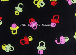 Tissu enfant en coton noir et motifs tétines de bébé  - 50 x 45 cm - T63