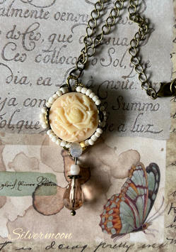 Kette Messing, Rosenmedaillon, Rocalles creme