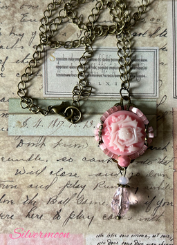 Kette Messing, Rosenmedaillon, Rocailles rosa