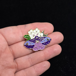 Pin Motte Lila