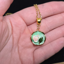 Blume in mintgrün, 18k Gold, Kette