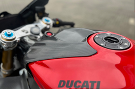 PLASTICBIKE PANIGALE V4 2025 カーボン