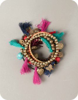 Pulsera abalorios, charm y borlas