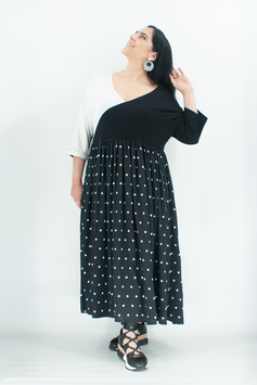 Elegantes Maxikleid im Kontrastlook mit weitem Rock