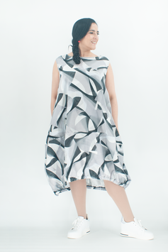 Sommerliches Ballonkleid in Midilänge mit interessantem geometrischen Druck