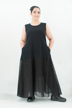 Elegantes, ärmelloses Maxikleid mit gepunktetem Tüllsaum