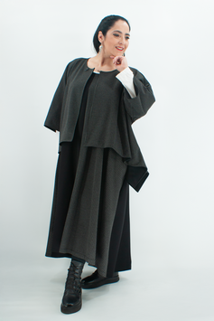 Kurze Jacke mit asymmetrischen Schnitt und 1Knopf Verschluß/ Wendejacke