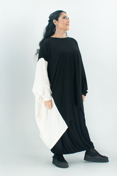 Asymmetrischer Poncho Pullover im Kontrastlook