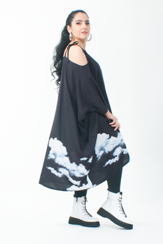 One-Shoulder Kleid aus leichtem Viskosestoff mit Wolkenmotiv