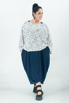 Gepunktetes oversized Sommershirt für Damen aus weiß-blauem Baumwolljersey