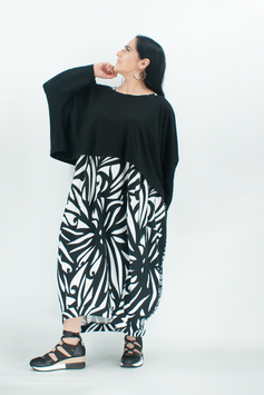 Kurzer schwarzer Pullover im oversized Style mit Fledermausärmeln