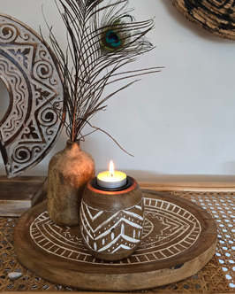 Dienblaadje met vaasje en waxine