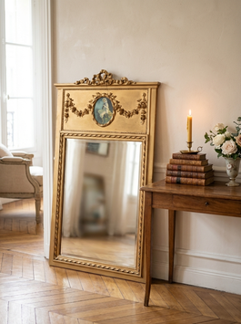 Alter französischer Spiegel im Louis XVI Stil