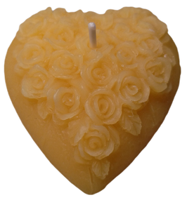Herz mit Rosenblüten